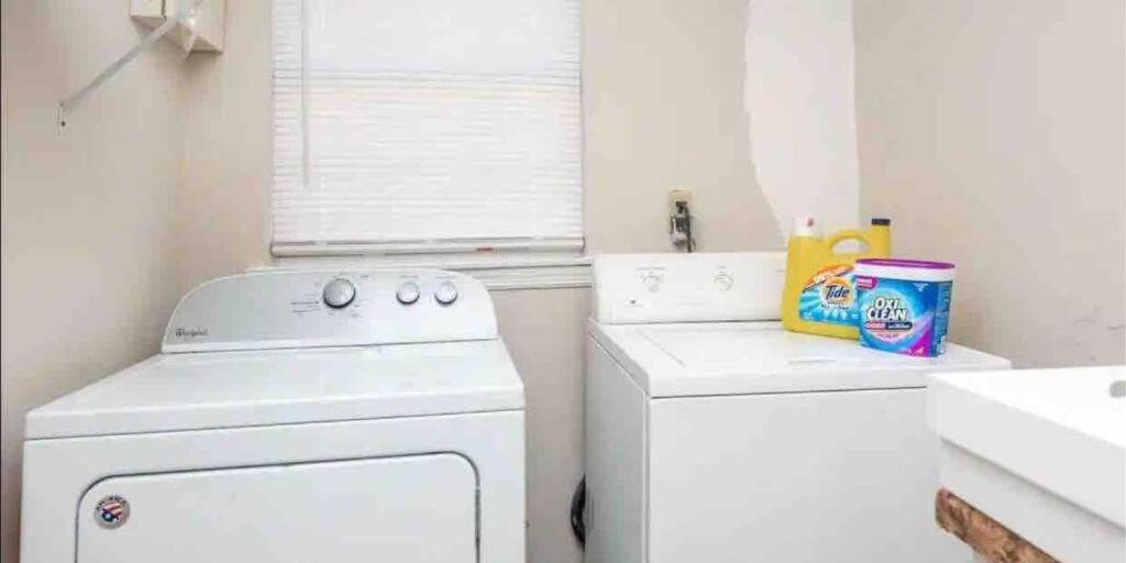 20Min To International Airport! 10Min To Pnc Music! Wifi Appartement Charlotte Buitenkant foto